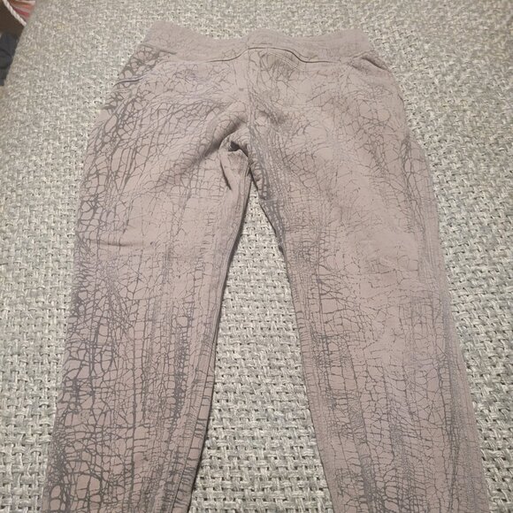 lululemon athletica Gray Patterned Joggers - Picture 2 of 5